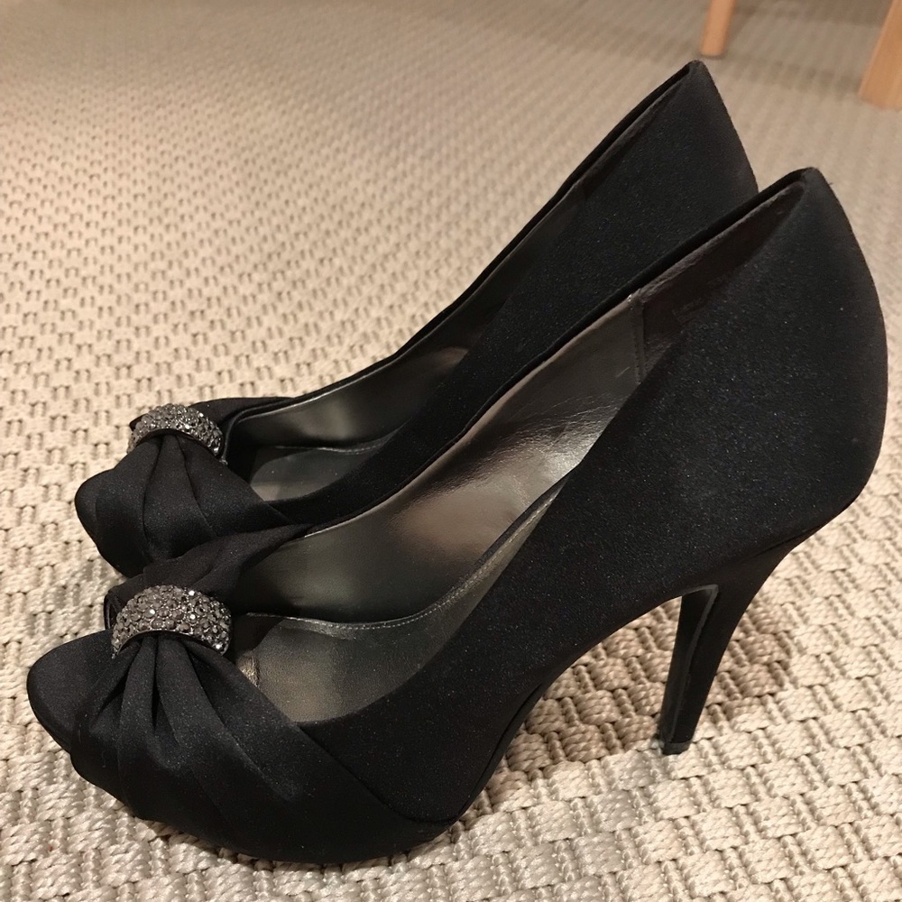 Lulu Townsend black peep toe pumps